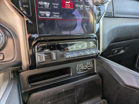 Used 2020 RAM 1500 Laramie image 24