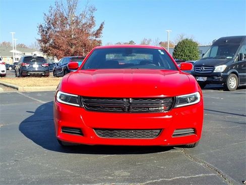 Used 2022 Dodge Charger SXT image 2