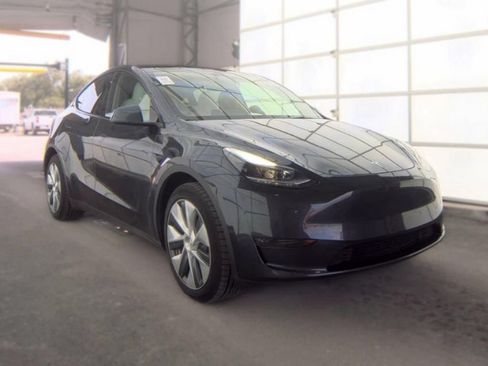 Used 2024 Tesla Model Y Long Range AWD/4WD image 4