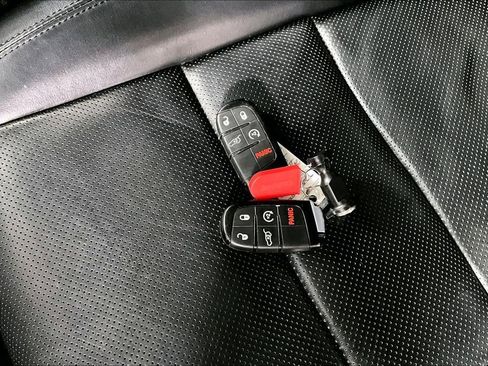 Used 2019 Jeep Grand Cherokee Limited w/ Luxury Group II image 10