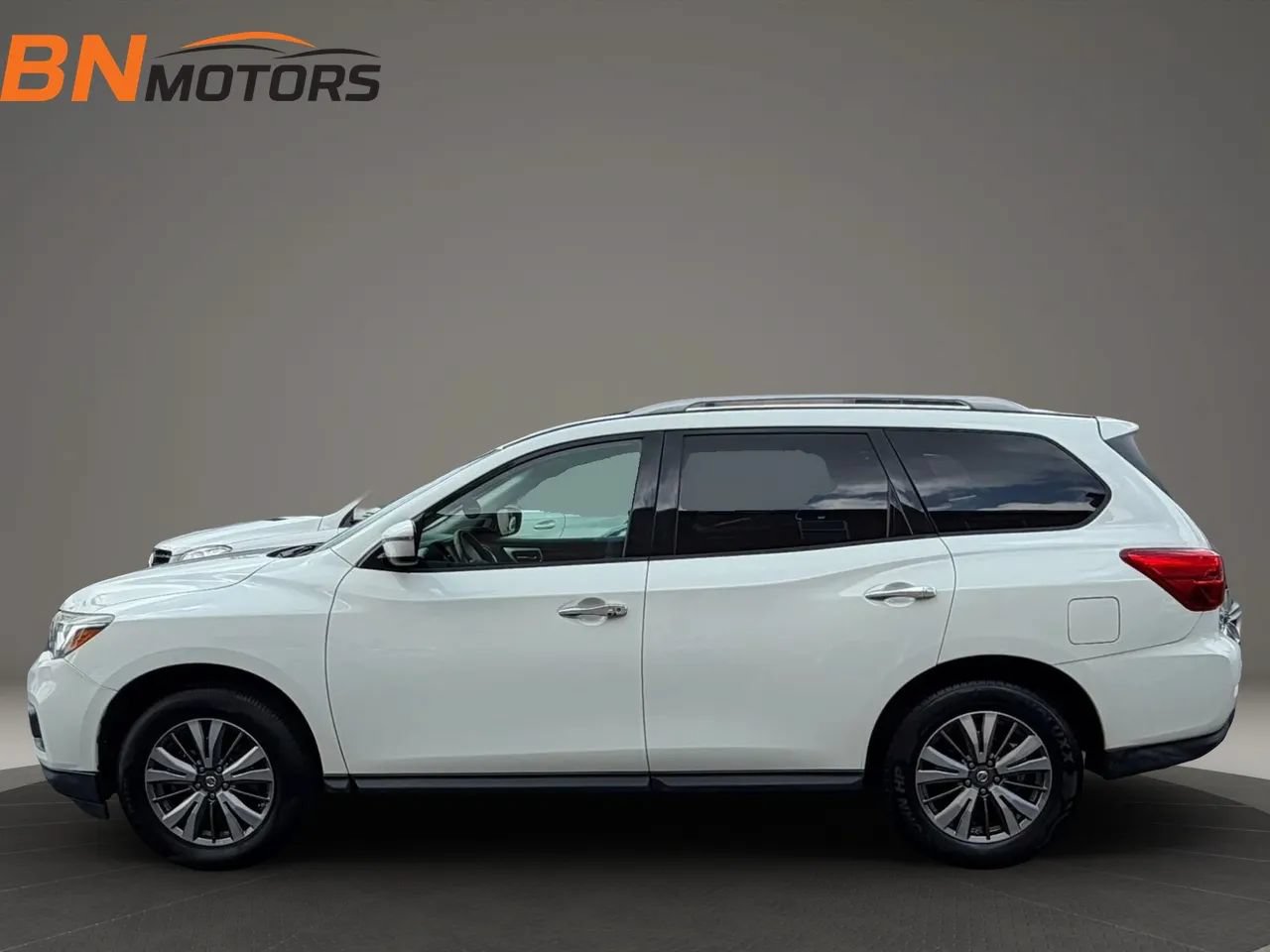 Used 2018 Nissan Pathfinder SV AWD/4WD image 8