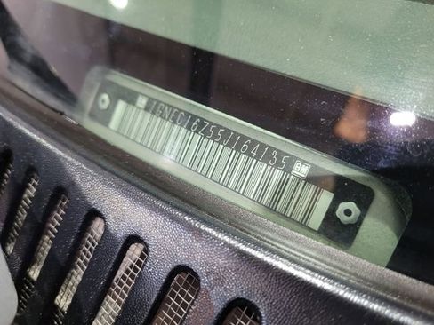 Used 2005 Chevrolet Suburban LS w/ Preferred Equipment Group image 35