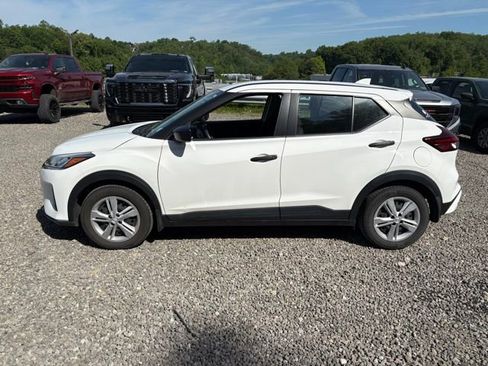 Used 2021 Nissan Kicks S FWD image 2