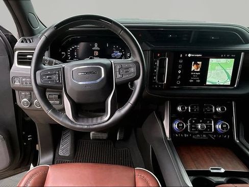 Used 2024 GMC Yukon Denali Ultimate AWD/4WD image 5