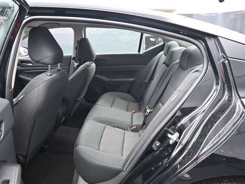Used 2024 Nissan Altima 2.5 SV AWD/4WD image 11