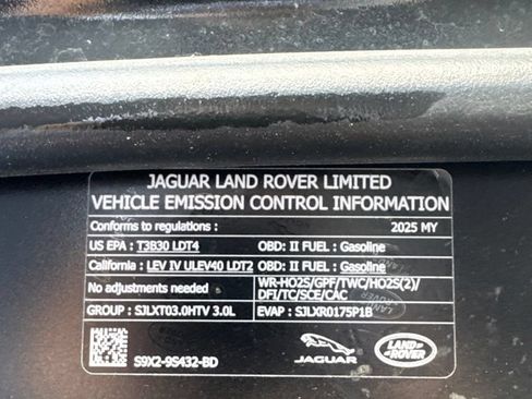 Used 2025 Land Rover Range Rover SE AWD/4WD image 10