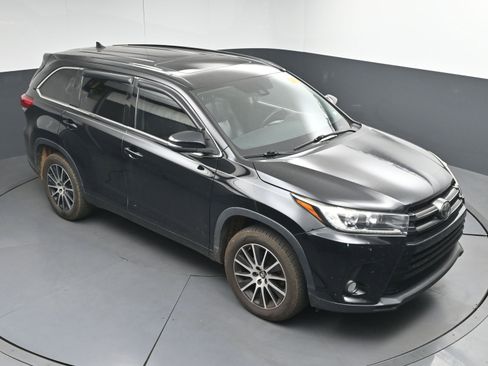 Used 2018 Toyota Highlander SE FWD image 33