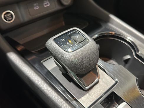 Used 2023 Nissan Rogue SV image 16