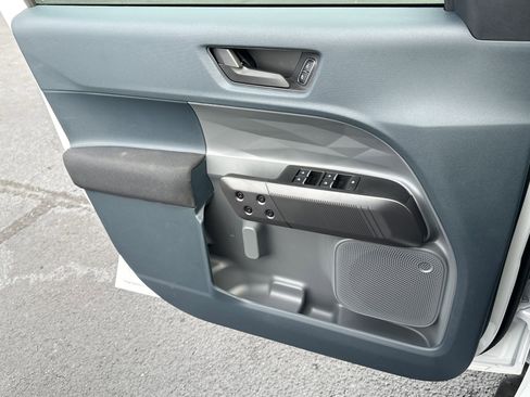 New 2025 Ford Maverick XL image 18