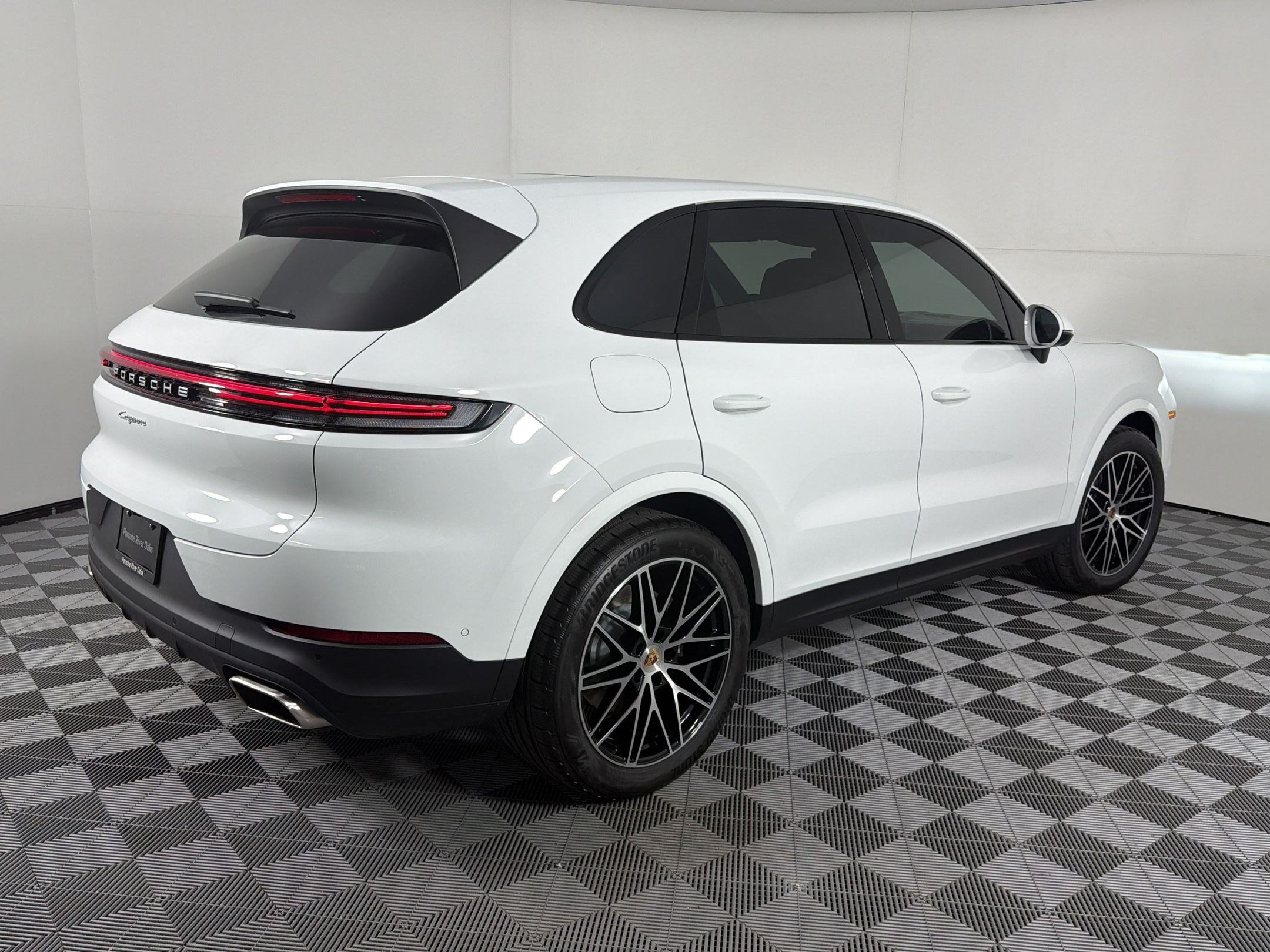 Used 2026 Porsche Cayenne AWD/4WD image 9