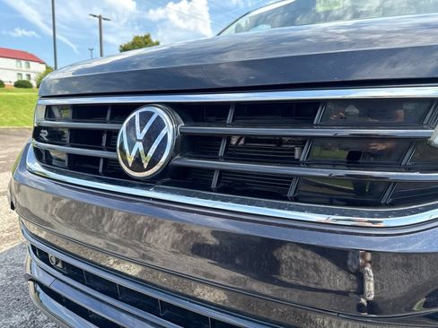 Certified 2022 Volkswagen Tiguan SE R-Line FWD image 10