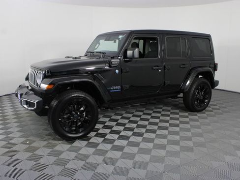 Used 2025 Jeep Wrangler Unlimited Sahara w/ Safety Group AWD/4WD image 2