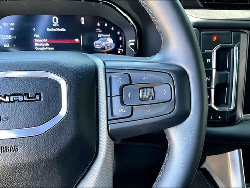 Used 2024 GMC Yukon Denali RWD image 23