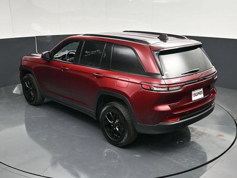 Used 2025 Jeep Grand Cherokee Altitude AWD/4WD image 50