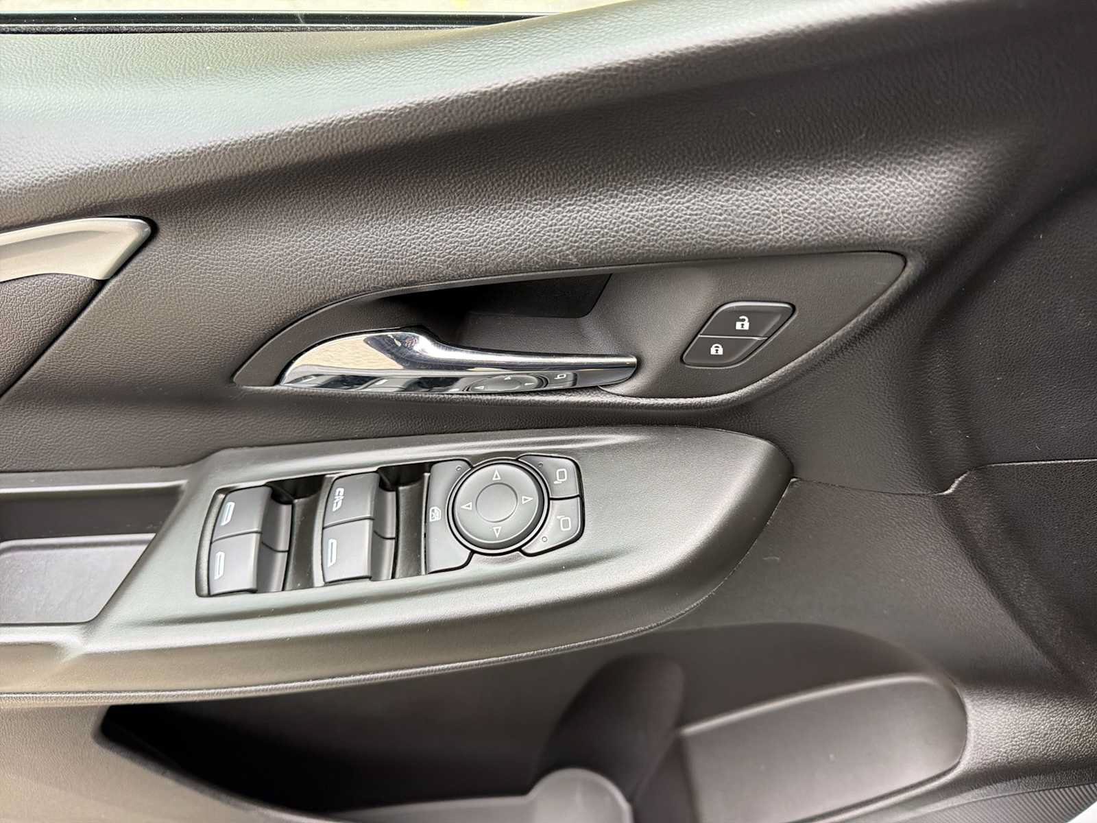 Used 2023 Chevrolet Bolt LT w/ Infotainment Package FWD image 23