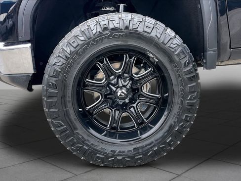 Used 2023 GMC Sierra 1500 SLT w/ X31 Off-Road Package AWD/4WD image 11
