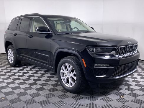 Used 2022 Jeep Grand Cherokee Limited image 22