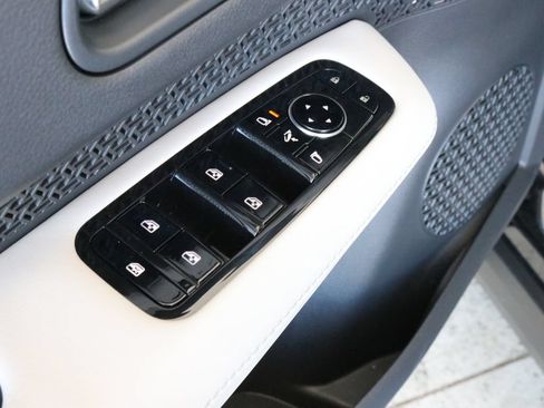 Used 2024 Nissan Ariya AWD image 24