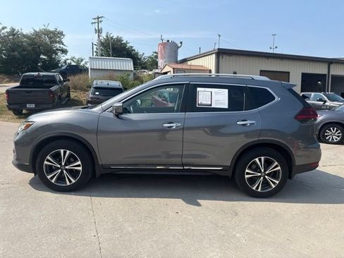 Used 2018 Nissan Rogue SL w/ Premium Package FWD image 4
