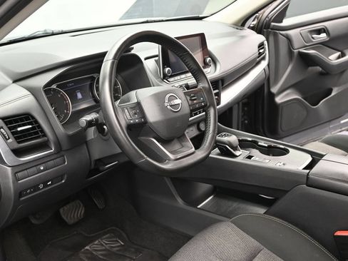 Used 2025 Nissan Rogue SV FWD image 11
