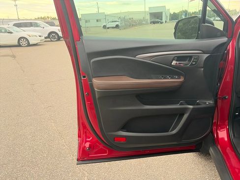 Used 2025 Honda Ridgeline RTL image 10