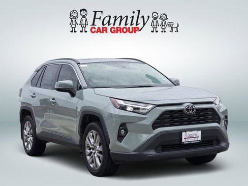 Used 2022 Toyota RAV4 XLE Premium AWD/4WD image 2