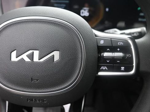 Used 2025 Kia Sorento LX FWD image 14
