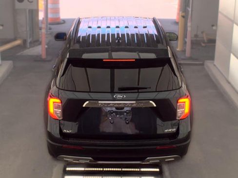 Used 2024 Ford Explorer XLT w/ Equipment Group 202A AWD/4WD image 4