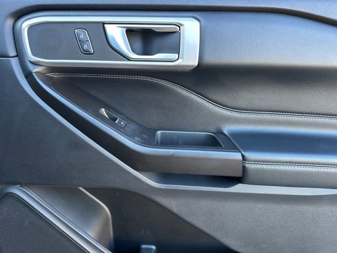 Used 2020 Ford Explorer XLT w/ Equipment Group 202A image 21