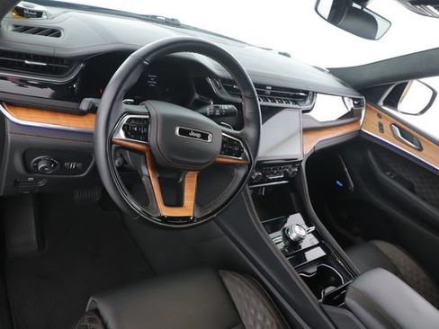 Used 2025 Jeep Grand Cherokee Summit AWD/4WD image 17