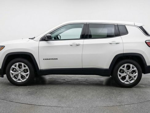 Used 2025 Jeep Compass Latitude image 5