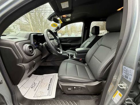 Used 2025 Chevrolet Colorado Trail Boss image 16