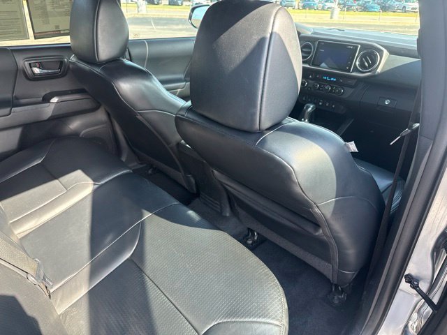 Used 2019 Toyota Tacoma TRD Off-Road AWD/4WD image 18