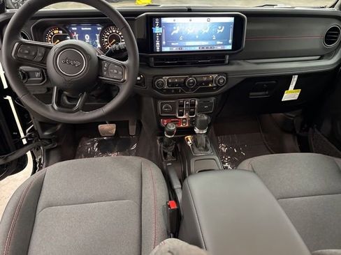 Used 2025 Jeep Wrangler Unlimited Rubicon w/ Technology Group image 8