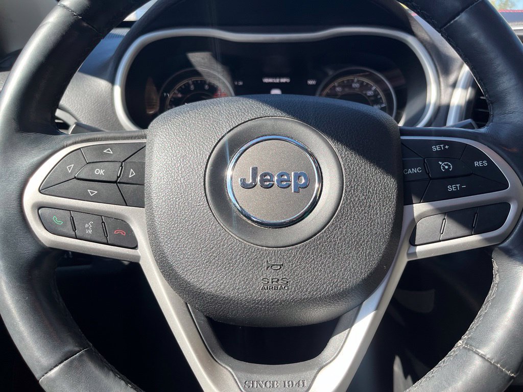 Used 2017 Jeep Cherokee Trailhawk AWD/4WD image 21