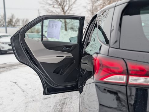 Used 2023 Chevrolet Equinox LS image 31