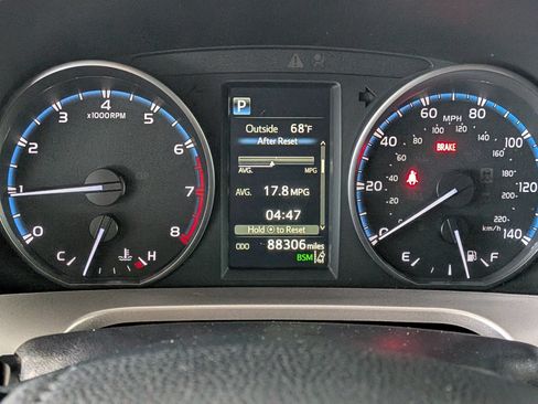 Certified 2018 Toyota RAV4 XLE FWD image 17