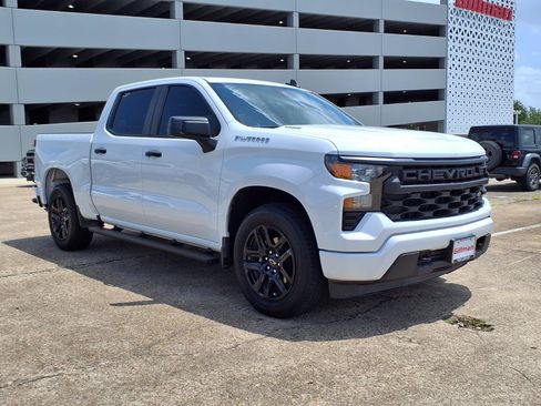 Used 2025 Chevrolet Silverado 1500 Custom RWD image 2