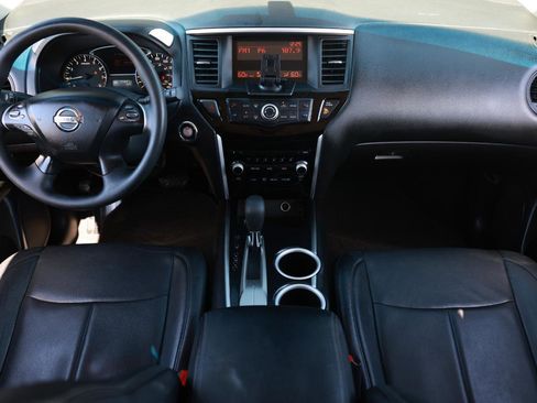 Used 2014 Nissan Pathfinder S image 2