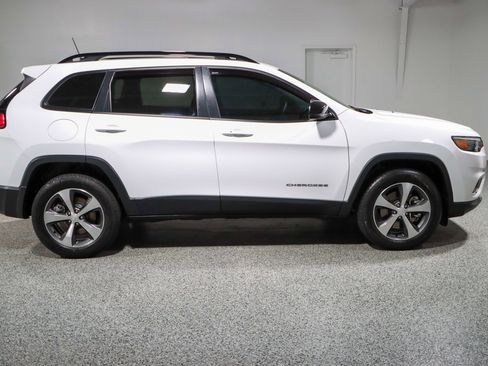Used 2022 Jeep Cherokee Limited AWD/4WD image 6