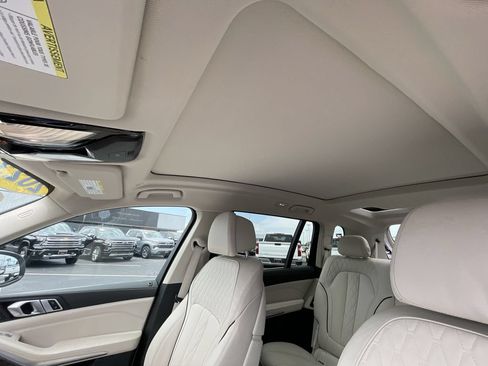 Used 2023 BMW X7 xDrive40i w/ Premium Package AWD/4WD image 18