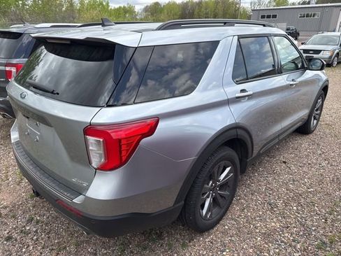 Used 2022 Ford Explorer XLT w/ Equipment Group 202A AWD/4WD image 10
