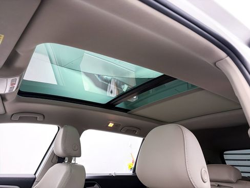 Used 2019 Volkswagen Atlas SEL image 2