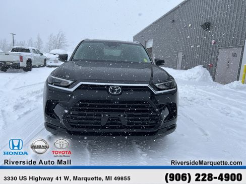 Used 2025 Toyota Grand Highlander AWD image 2