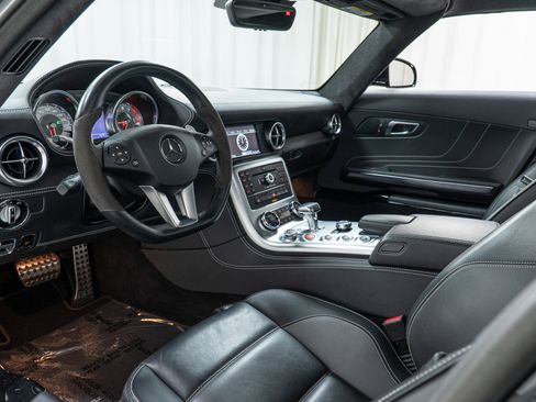 Used 2011 Mercedes-Benz SLS AMG Coupe image 15