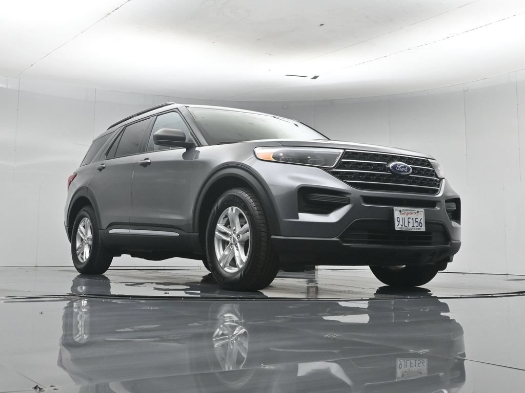 Used 2023 Ford Explorer XLT RWD image 3