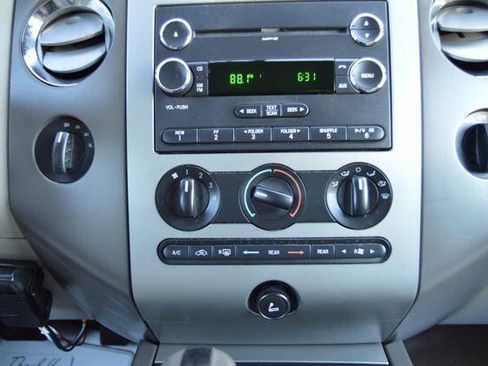 Used 2010 Ford Expedition XLT AWD/4WD image 17