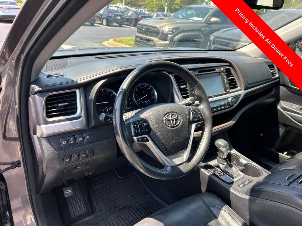 Used 2015 Toyota Highlander Limited Platinum FWD image 3
