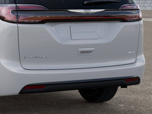 New 2026 Chrysler Pacifica Select image 13