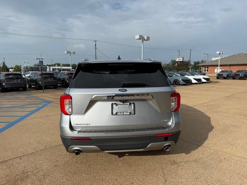 Used 2023 Ford Explorer Limited w/ Equipment Group 301A AWD/4WD image 4